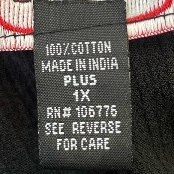 Cherry Krave on/off shoulder, 3/4 sleeve embroidered top in size 1X - Picture 8 of 8